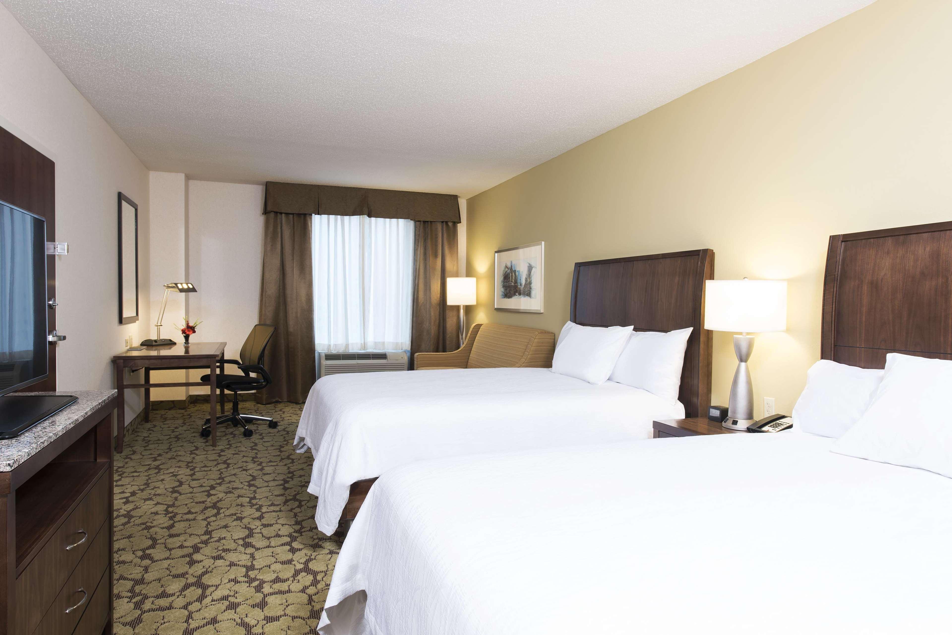 Hilton Garden Inn Louisville Downtown Dış mekan fotoğraf