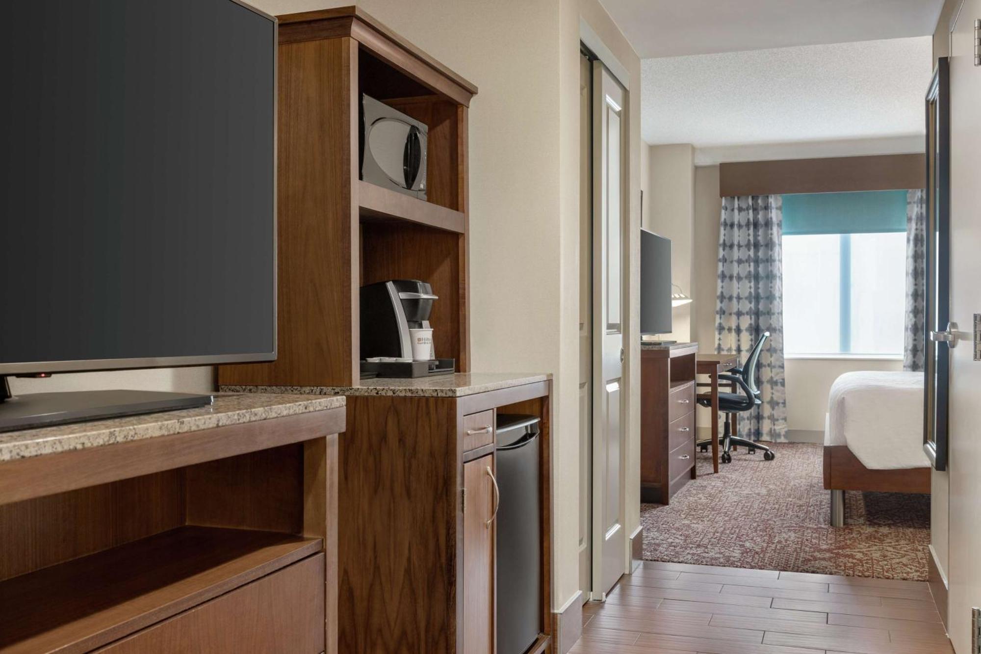 Hilton Garden Inn Louisville Downtown Dış mekan fotoğraf