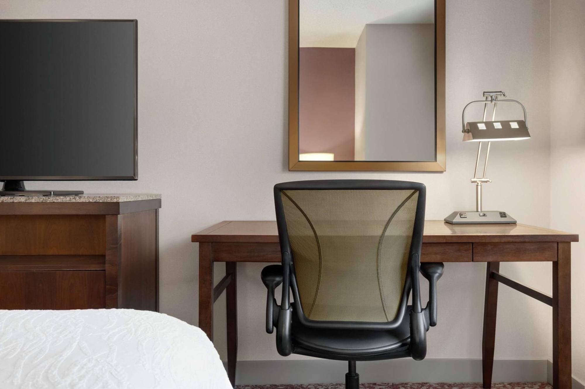 Hilton Garden Inn Louisville Downtown Dış mekan fotoğraf