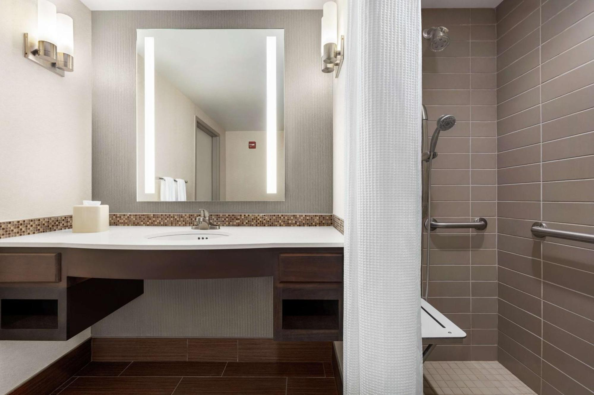 Hilton Garden Inn Louisville Downtown Dış mekan fotoğraf