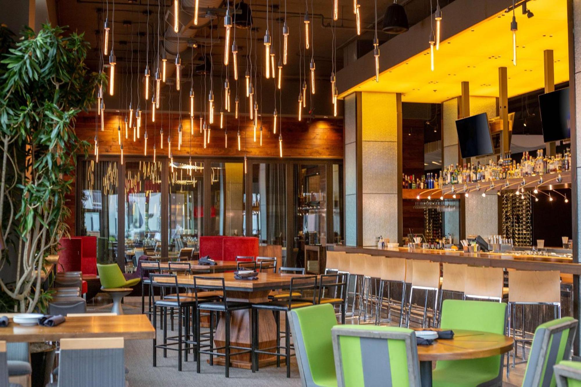 Hilton Garden Inn Louisville Downtown Dış mekan fotoğraf
